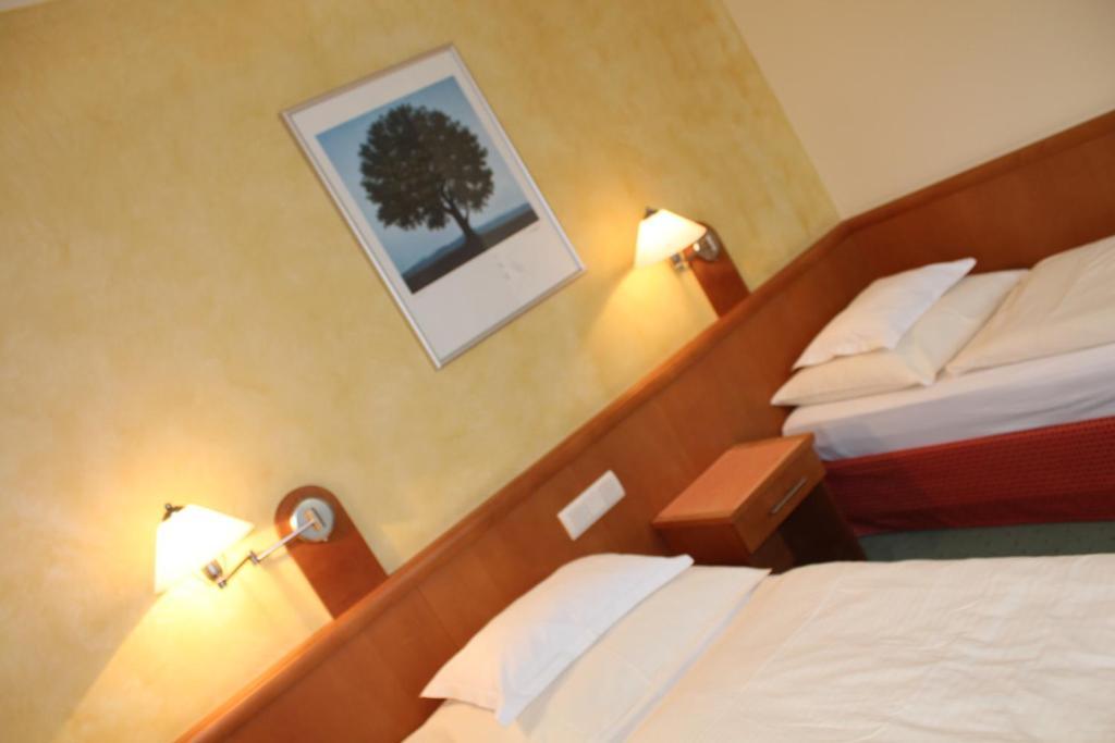 Landgasthof Hotel Muhr Gallbrunn Exterior photo